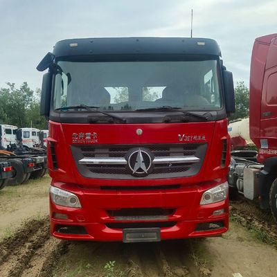 シノトルク・シャシーと500HPエンジンを持つベイベン6X4炭素鋼牽引輸送トラック