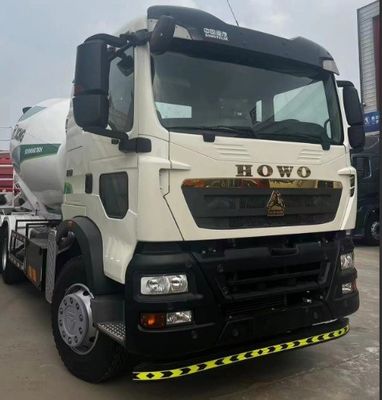 シノトルク 30トンのペイロードアプリケーションに使用される水力ステアリングコンクリートミキサー・シャシ