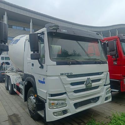 30Tのペイロード シノトラック シャーシ 380HP ユーティリティ コンクリートミキサー トラック