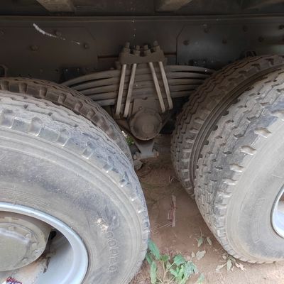 6X4 シノトラック ダンプトラック シャーシ 重荷 炭素鋼 貨物箱 エンジン容量 4-6L