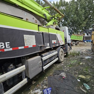手動トランスミッション シノトラック・シャシ 改装された部品とタイヤを装備