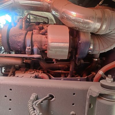 ISO認証タイヤと水力ステアリングを備えたディーゼルシノトルク6X4ダンプトラック
