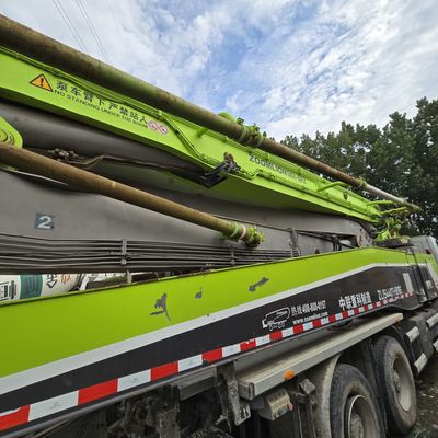 8×4駆動車 シノトラック・シャシー トラック搭載 コンクリートポンプ 補助方向システム