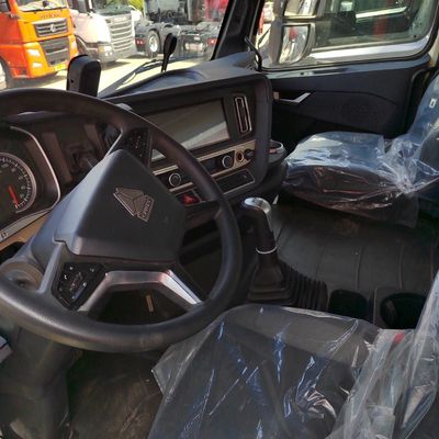 シノトラック トラクター トレーラー 400L 燃料タンクと運転席 空気懸垂座席