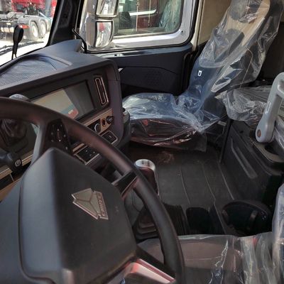 シノトラック トラクター トレーラー 400L 燃料タンクと運転席 空気懸垂座席