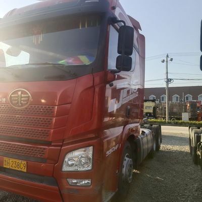 420HP FAW 6X4 トラクター トラック 手動トランスミッションと 6ヶ月間の販売後サービス