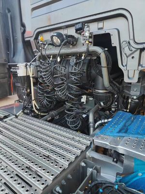 4×2 駆動車輪 カラー 調整可能な重用トレーラー 燃料タンクキット 31-40t 負荷容量