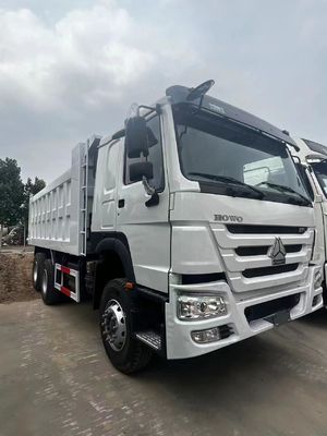 4-6L エンジン容量 フロントリフティング スタイルの水力動力ステアリング ダンプトラック