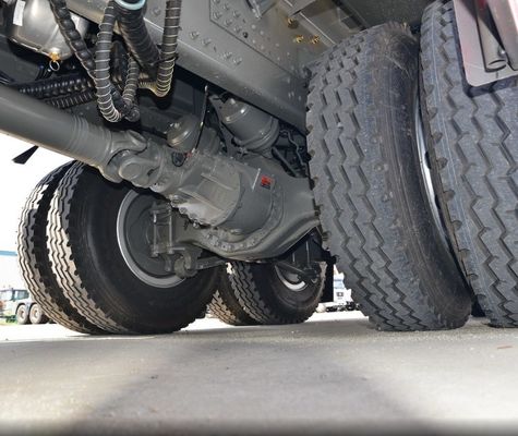 Shacman F3000 8X4 375HP 4-6L エンジン容量 フロントリフティングスタイル