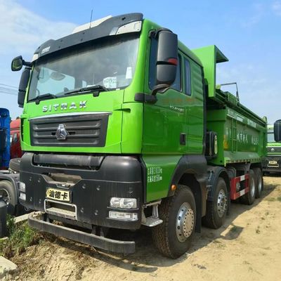 Sinotruk ダンプトラック シャーシ 炭素鋼貨物箱 材料とユーロ3排出基準