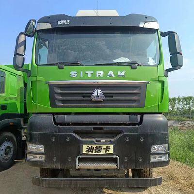 Sinotruk ダンプトラック シャーシ 炭素鋼貨物箱 材料とユーロ3排出基準