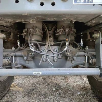 Sinotruk ダンプトラック シャーシ 炭素鋼貨物箱 材料とユーロ3排出基準