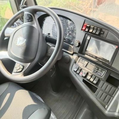Sinotruk ダンプトラック シャーシ 炭素鋼貨物箱 材料とユーロ3排出基準