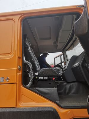30トンの8×4 HOWO Shacman 中古 ターパー トラック 380HP 20cbm 自動ダンプ トラック 鉱山用