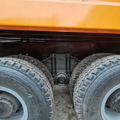 30トンの8×4 HOWO Shacman 中古 ターパー トラック 380HP 20cbm 自動ダンプ トラック 鉱山用