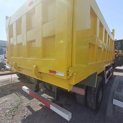 シノトラク 6x4 ダンプトラック HOWO 336 重荷車体と251-350馬力