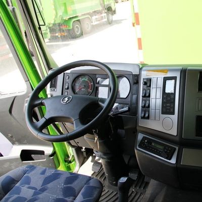 重荷用シノトラック・シャーシ リフォームされたダンプトラック スキャマン F3000 6X4