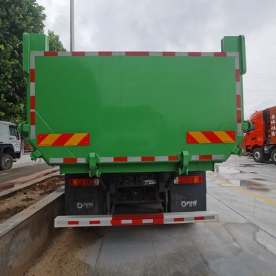 シノトラック・シャシー 6X4 ゴミ箱 液圧力補助方向システム使用