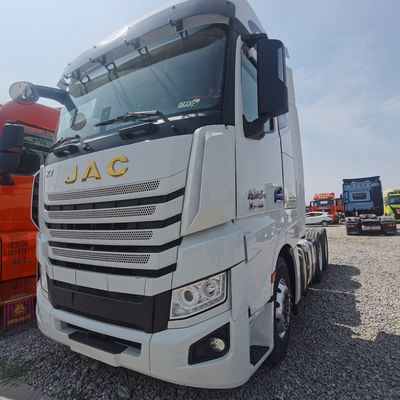 ドンフェン・シャックマン7トンのトレーラー・ヒッチ 400Lの燃料タンクと自動トランスミッションタイプ