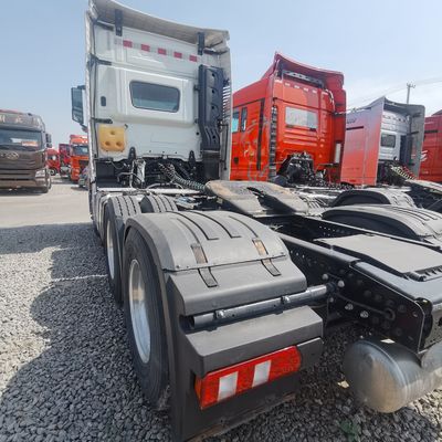 ドンフェン・シャックマン7トンのトレーラー・ヒッチ 400Lの燃料タンクと自動トランスミッションタイプ