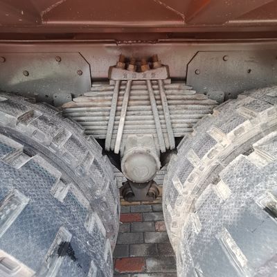 12100.000kg シノトルク・シャシーと28V~1500KWのオルターネータを搭載した中古重量トラック