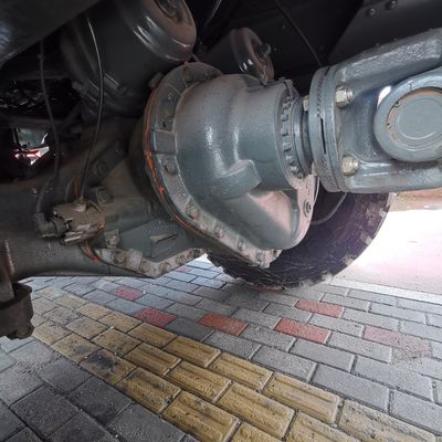 12100.000kg シノトルク・シャシーと28V~1500KWのオルターネータを搭載した中古重量トラック