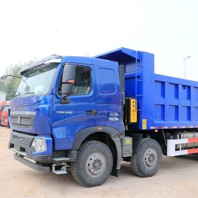 シノトルク HOWO T7h トラクターエンジン 空気懸垂座席440HPと1000Lの燃料タンク