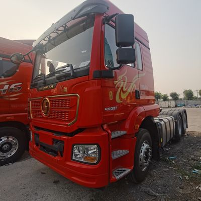 440HP Shacma カーボン鋼製の半トレーラーを牽引するための重量トラック