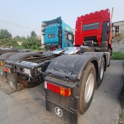 440HP Shacma カーボン鋼製の半トレーラーを牽引するための重量トラック