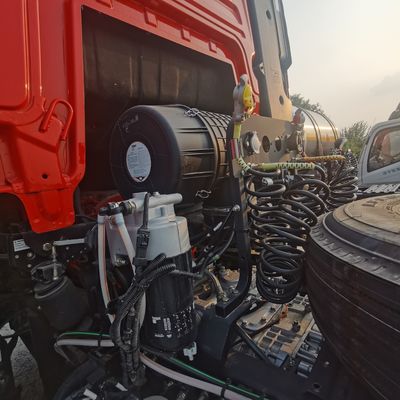 440HP Shacma カーボン鋼製の半トレーラーを牽引するための重量トラック
