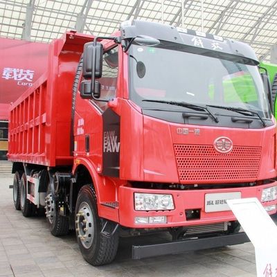 ナイジェリアのオフロード建設 手動トランスミッションとタイヤの8x4ダンプトラック