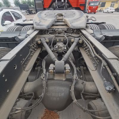 パワー 520HP シノトラック トラクター トラック 6X4 チッパー トレーラー コンボ