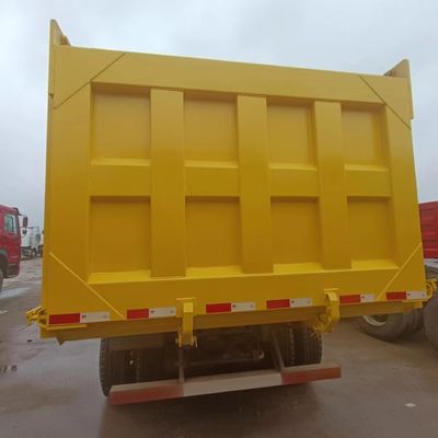 中古 シノトルク HOWO 6X4 50t 容量の重用鉱山設備トラック