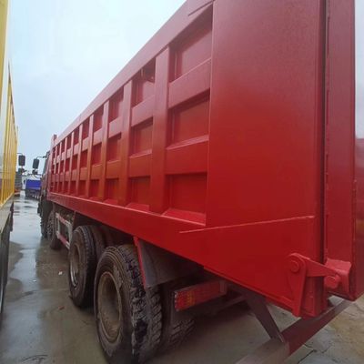 タイヤと 40t 容量 Sinotruk HOWO 6X4 工業用ダンプトラック