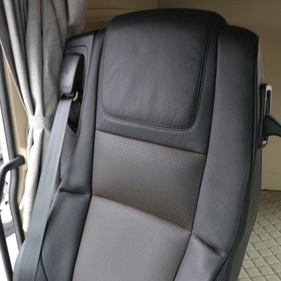 600Lの燃料タンク トラクター トラック 運転席の空気懸垂と &gt; 8Lのエンジン容量