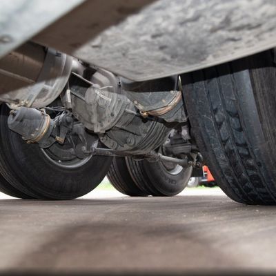 空気懸垂座席と600Lの燃料タンク 半トレーラーを牽引するための完璧な組み合わせ