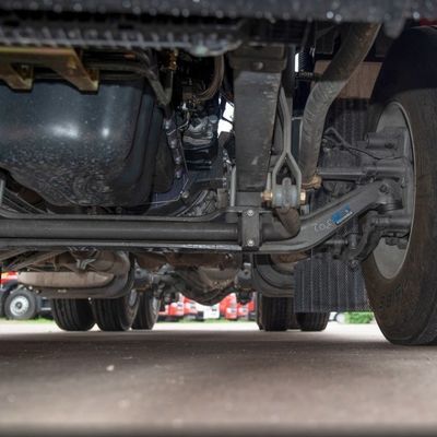 空気懸垂座席と600Lの燃料タンク 半トレーラーを牽引するための完璧な組み合わせ