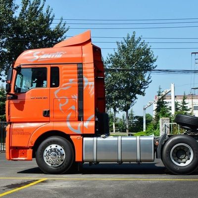空気懸垂座席装備 HOWO 半トレーラー輸送用重用CNGトラクタートラック