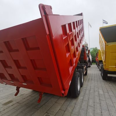 シノトラック 液圧ステアリングと30tの負荷容量を持つ重荷輸送トラック