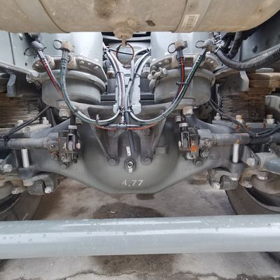 600Lの燃料タンクトラクター 480HPのエンジンとエアサスペンション 運転席