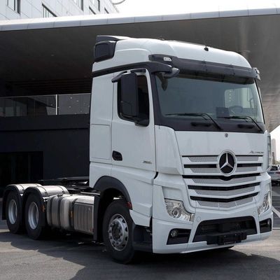 510馬力 メルセデス アクトロス 6X4 トラクター 半トレーラーと重荷を牽引する