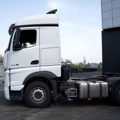 510馬力 メルセデス アクトロス 6X4 トラクター 半トレーラーと重荷を牽引する