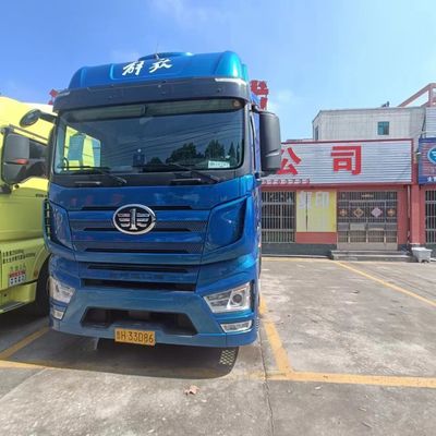 560馬力エンジンのJiefang J7 トラック ユーロ5排放基準6.8x2.5x3.8m