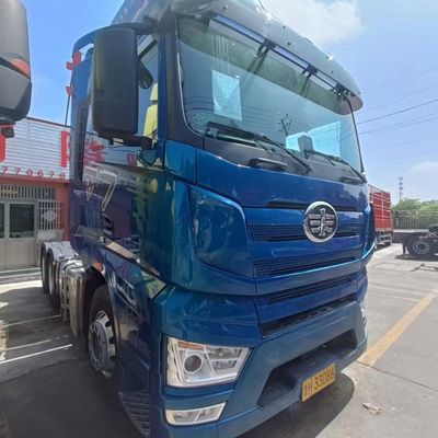 長距離牽引 560HP 牽引トラック 座席と400Lの燃料タンク