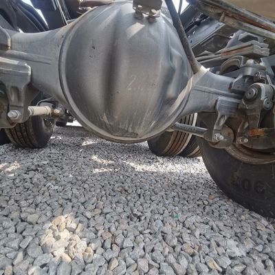 重荷車両 8.5x2.6x3.6m 負荷容量 21-30t の水力ステアリングダンプトラック