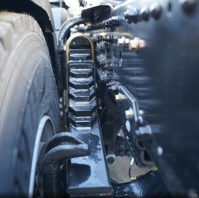 Euro 5重用トラクター トレーラー 空気懸垂座席と炭素鋼貨物箱