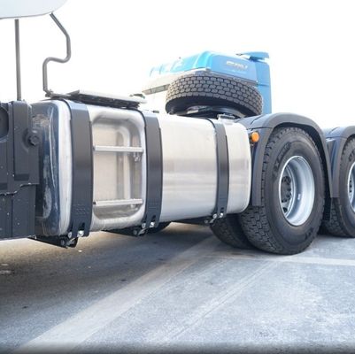 空気懸垂座席と600Lの燃料タンクで良い状態で使用されたFAWティッパートラック