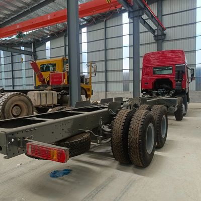 Sinotruk ダンプトラック 高い容量貨物箱 要求の高い仕事のための耐久性構造