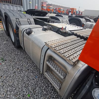 最初の支払いが受付された FAW重貨車 480HP CNG トラクタートラックを貨物のために提供する