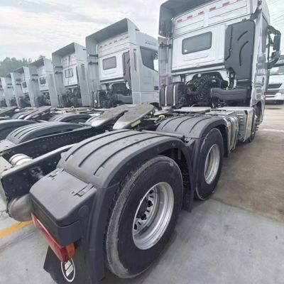 重荷トラック用の 400HP トラクターとエアサスペンションシートの力を体験してください